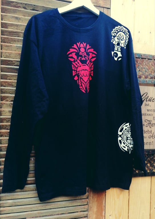 exklusive schwarze Langarm-T-Shirt für Männer aus der Kollektion "Ancestors" modas aleja